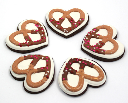 How to decorate “pretzel” cookies