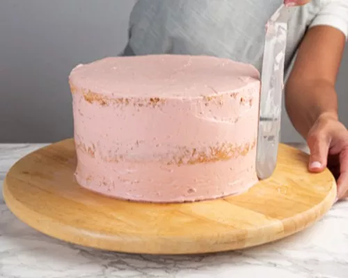how-to-frost-cake